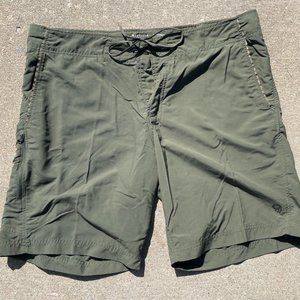MOUNTAIN HARDWEAR HIKING SHORTS - SIZE 40